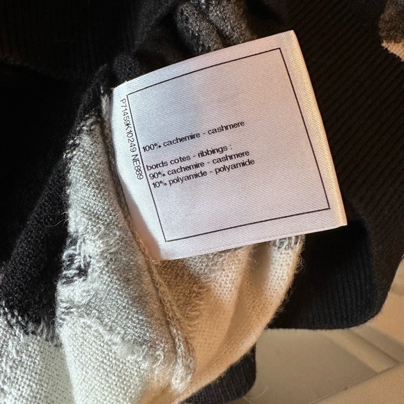 Chanel Argyle Pullover - Picture 12 of 13